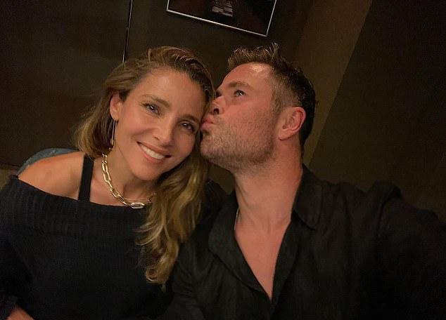 Крис Хемсворт и Эльза Патаки – пара из списка «А», но история их помолвки тянет на «неудовлетворительно»