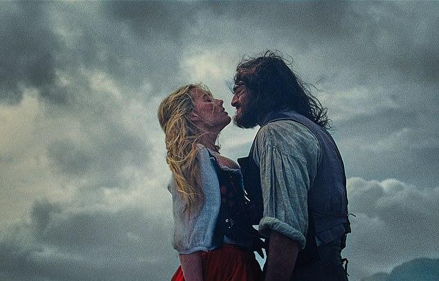 Эмеральд Феннелл разделила критиков своей новой адаптацией «Грозового перевала»