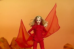 Barbie снова объединилась с мировой поп-иконой Кайли Миноуг, чтобы представить совершенно новую коллекционную куклу Barbie Signature