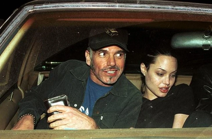 Звезда «Лэндмана» Мишель Рэндольф задала интересный вопрос своему экранному отцу Билли Бобу Торнтону, освоившись с ним на съемках их хитового шоу Paramount+