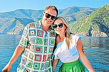 Успешное шоу Алана Карра и Аманды Холден на BBC о ремонте домов может быть приостановлено в этом году после того, как комик получил контракт на серию о реконструкции замка с конкурирующим стриминговым сервисом Disney+