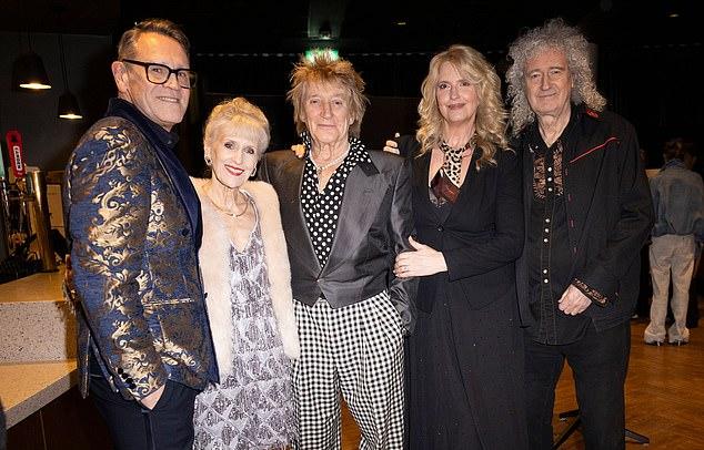 Род Стюарт и его жена Пенни Ланкастер на премьере EPIC: Elvis Presley In Concert в Великобритании