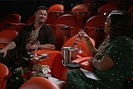 Известная своим бурным стилем интервью, она всегда заставляет гостей безудержно смеяться