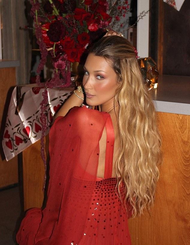 Белла Хадид выглядела потрясающе в облегающем красном платье с деталями из красных камней на ужине ко Дню святого Валентина в Лос-Анджелесе для своего парфюмерного бренда Orebella