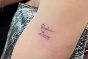 Джейми Лэнг возглавил череду звездных поздравлений с Днем святого Валентина, в которых в субботу также приняли участие влюбленные Ребел Уилсон и Крис Хьюз