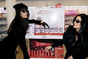 Кайли Дженнер растроганно отозвалась о своей матери Крис Дженнер в своих Insta Stories в эту пятницу, накануне Дня святого Валентина