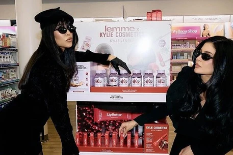 Кайли Дженнер растроганно отозвалась о своей матери Крис Дженнер в своих Insta Stories в эту пятницу, накануне Дня святого Валентина