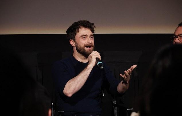 Дэниел Рэдклифф отреагировал на недавний скетч Saturday Night Live на тему «Гарри Поттера» под названием «Накалённое соперничество»