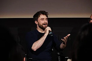 Дэниел Рэдклифф отреагировал на недавний скетч Saturday Night Live на тему «Гарри Поттера» под названием «Накалённое соперничество»