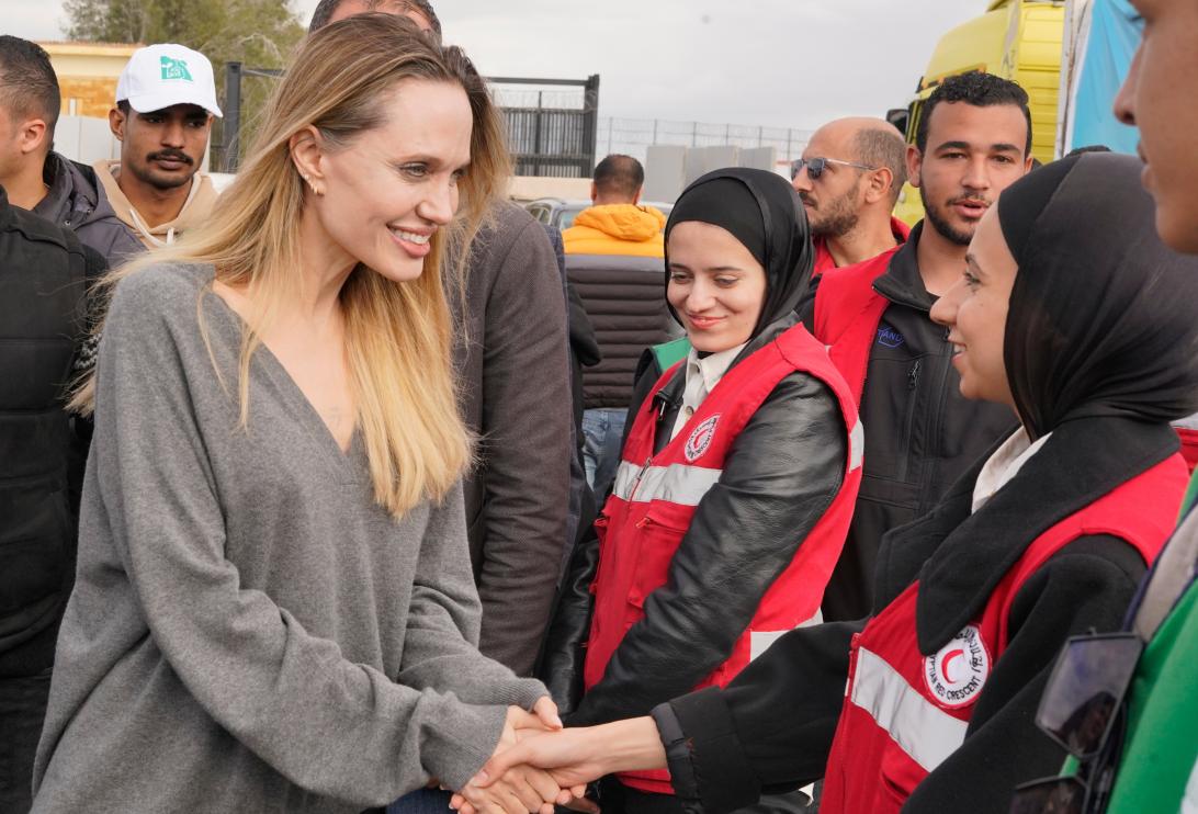 Следующая глава в жизни Анджелины Джоли может развернуться далеко от Голливуда