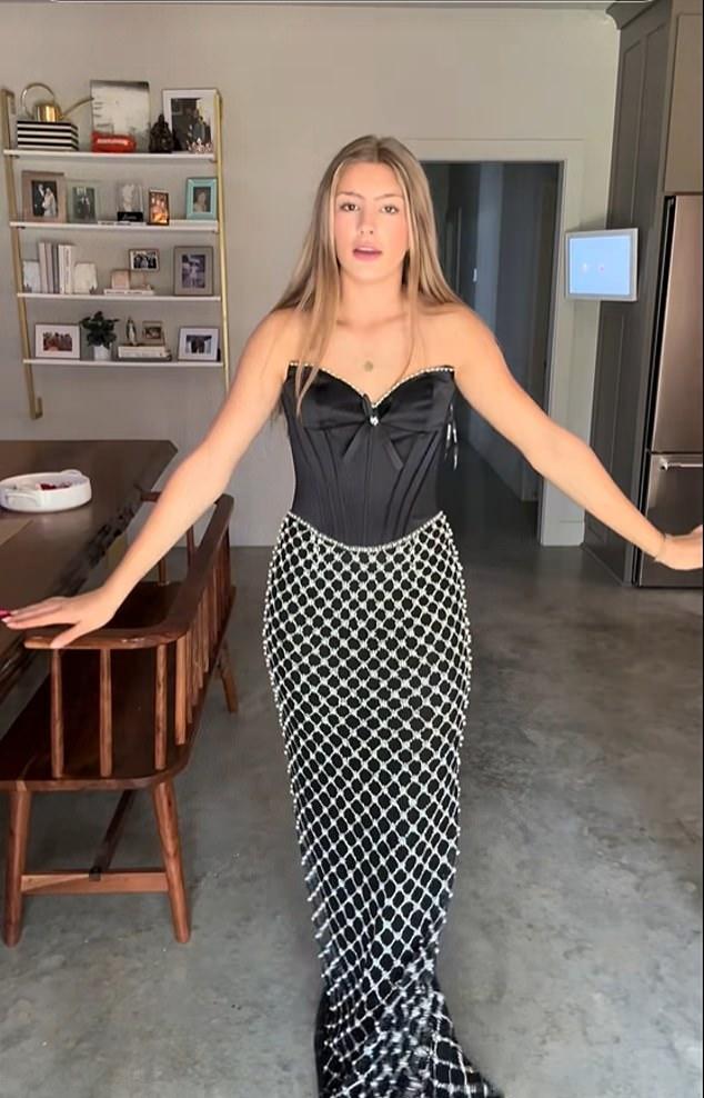 Джейми Линн Спирс примеряла выпускные платья со своей дочерью Мэдди Уотсон во время съемок второго ежегодного видео старшеклассницы, продвигающего GirliGirl Prom & Pageant и Sherri Hill