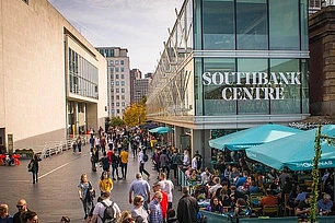 Гарри Стайлс сделает значительный шаг в карьере, став куратором фестиваля Meltdown 2026 в лондонском центре Southbank, о чем было объявлено этим летом