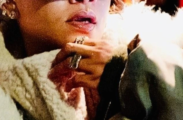 Рианна замечена выходящей из роскошного отеля Four Seasons в Нью-Йорке на фоне слухов о тайном браке с A$AP Rocky