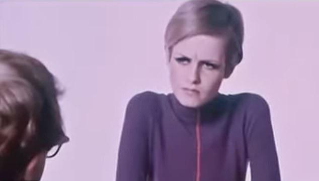 Со своей стройной фигурой, стрижкой боб и врожденным чувством стиля она стала культурной иконой, когда Британия, оправившись от трудностей послевоенных пятидесятых, окунулась в материальные свободы бурных шестидесятых