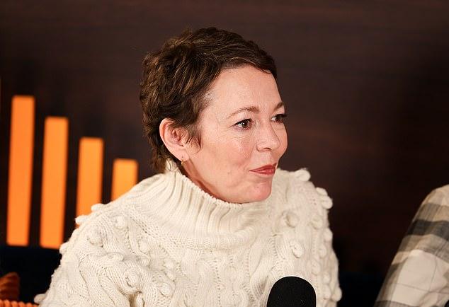 Оливия Колман считает, что «люди слишком нервничают» по поводу гендера и сексуальности, после того как она удивила заявлением, что всегда описывала себя в браке как «гея»