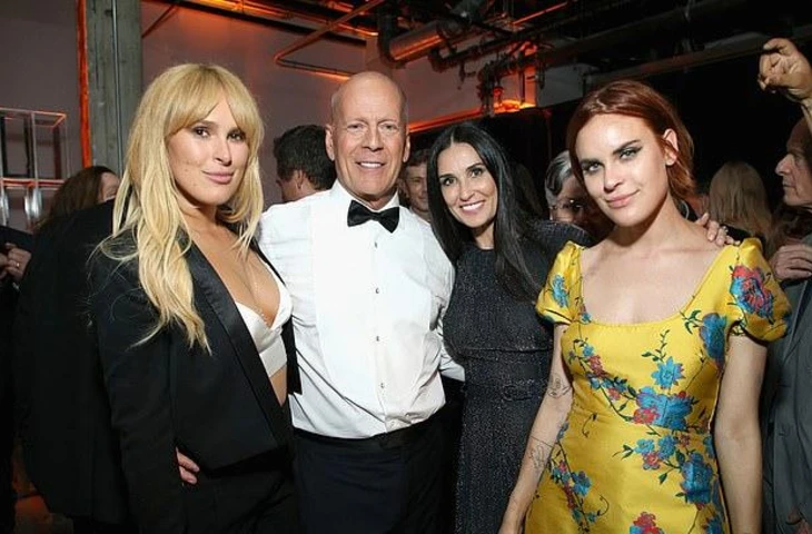 Румер Уиллис ответила на упреки в использовании привилегий из-за знаменитых родителей, откровенно рассказав о жизни матери-одиночки