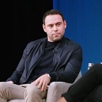 Сидни Суини и Скутер Браун на караоке-свидании