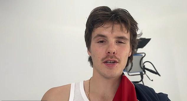 Круз Бекхэм представил закулисные кадры работы над новой песней, продемонстрировав перевязанный после травмы мизинец