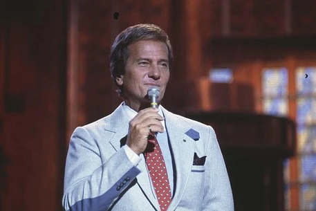 Легенда эстрады Пэт Бун публично предостерег Дональда Трампа, призвав его к смирению