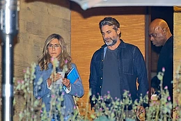 Интимное Празднование 57-летия Дженнифер Энистон С Джимом Кертисом