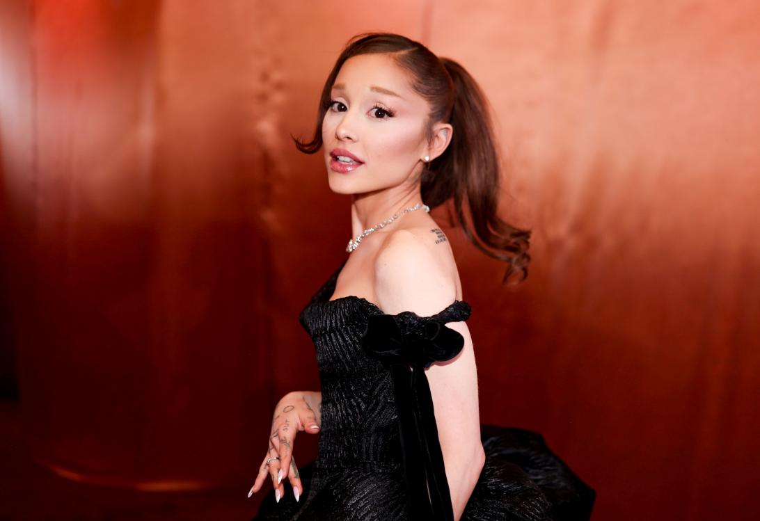 Лейтон Мистер проясняет неловкий момент с Арианой Гранде на Critics Choice Awards в январе