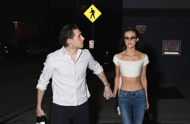 Топ Valentino с открытыми плечами за 20 лет не утратил актуальности: От Киры Найтли до Николы Пельтц