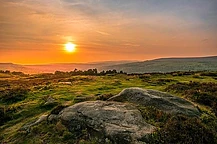 В конце января на высокогорном Рите падает мокрый снег, дует пронизывающий восточный ветер. Пейзаж почти растворяется в мороси и мгле