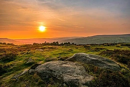 В конце января на высокогорном Рите падает мокрый снег, дует пронизывающий восточный ветер. Пейзаж почти растворяется в мороси и мгле