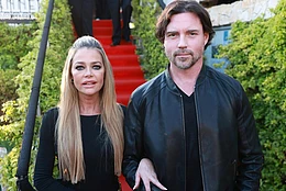 Аарон Файперс требует немедленной выплаты алиментов от Дениз Ричардс