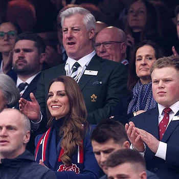 Кейт Миддлтон впервые появилась на публике после ареста бывшего принца Эндрю в начале этой недели, посетив матч Кубка шести наций между Англией и Ирландией в Лондоне в субботу