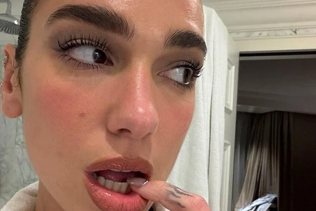 Дуа Липа и Каллум Тёрнер: Романтический Отдых в Париже