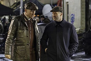 Как один из трех остросюжетных гангстерских фильмов, действие которых происходило в Лондоне на рубеже веков, «Слоеный торт» стал кассовым хитом в 2004 году