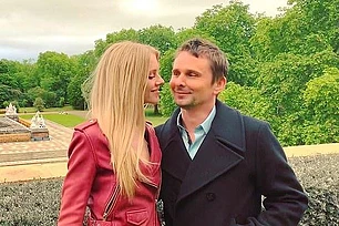 Фронтмен Muse Мэтт Беллами расстался со своей женой Элль Эванс после того, как был замечен без обручального кольца в компании загадочной женщины