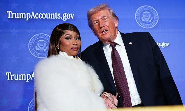 Ники Минаж рассказала, что получила подписанную Библию от Дональда Трампа, и с восторгом заявила, что это ‘один из самых значимых подарков’, которые она когда-либо получала