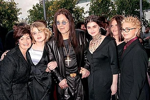 Келли Осборн опубликовала трогательный пост о «жестоком и безжалостном» горе спустя семь месяцев после смерти отца Оззи