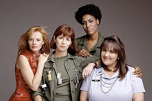 Актриса, обладательница премии «Эмми», выглядела невероятно молодо во время редкого появления на публике в Лос-Анджелесе на прошлых выходных