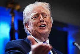 Супермодель и актриса Кристи Бринкли обрушилась с критикой на президента Дональда Трампа в серии острых публикаций в Instagram Stories