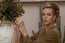 Актриса, ставшая частью одного из самых цитируемых моментов в кино, наслаждалась неспешной прогулкой со своей собакой на выходных