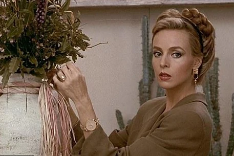 Актриса, ставшая частью одного из самых цитируемых моментов в кино, наслаждалась неспешной прогулкой со своей собакой на выходных