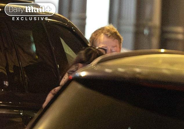 Кортни Кокс укрылась от нью-йоркской метели в компании близкого друга