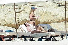 Селена Гомес и ее подруги просто хотят повеселиться