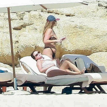 Селена Гомес и ее подруги просто хотят повеселиться