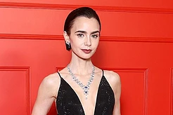 Лили Коллинз сталкивается с критикой фанатов за роль в байопике об Одри Хепберн