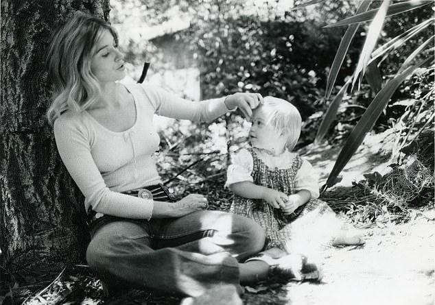 Кристина Эпплгейт рассказала, что из-за рассеянного склероза она оказалась прикована к постели