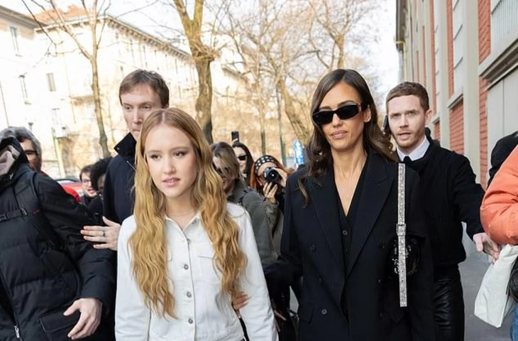 Джессика Альба произвела фурор, появившись вместе со своей дочерью Хейвен на Неделе моды в Милане