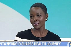 Лупита Нионго рассказала о своем мучительном опыте с миомой матки