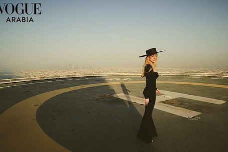 Линдси Лохан произвела фурор на обложке мартовского номера Vogue Arabia за 2026 год