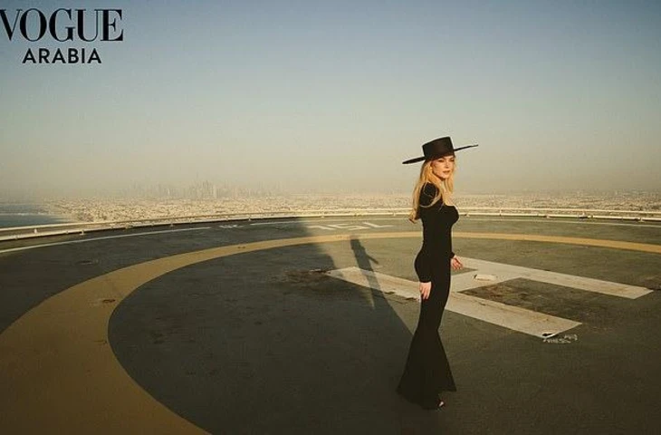 Линдси Лохан произвела фурор на обложке мартовского номера Vogue Arabia за 2026 год