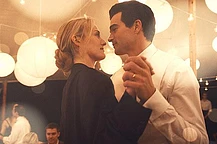 Сара Пиджон привнесла в Милан на показ Prada культовый стиль Кэролин Бессетт Кеннеди, появившись в ее знаменитой нейтральной цветовой палитре