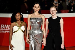 Сын Анджелины Джоли и Брэда Питта, Мэддокс Джоли, отказался от фамилии отца